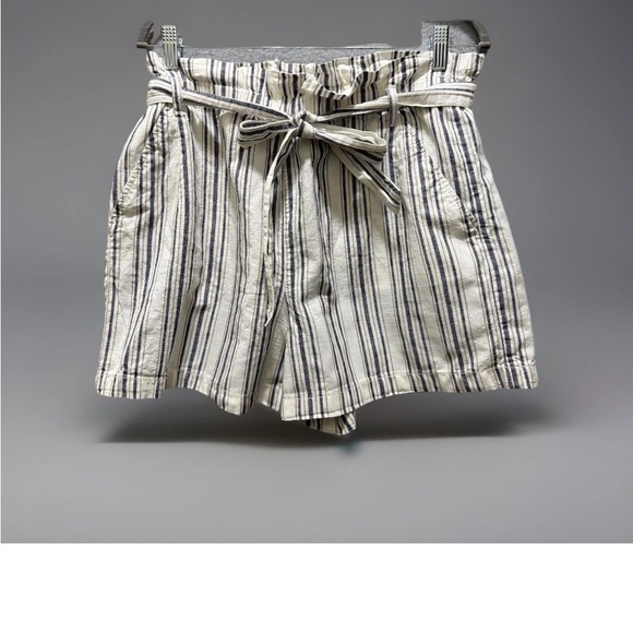 a.n.a Pants - a.n.a Ivory & Blue Striped High Waist Paper Bag  Shorts Size Large Linen Blend